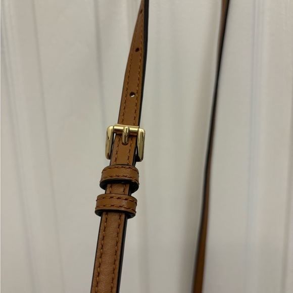 Michael Kors white and tan shoulder bag. - Picture 4 of 6